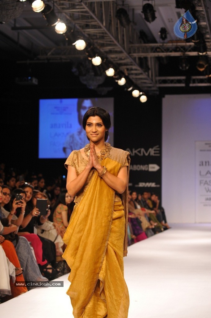 Hot Bolly Celebs Walks the Ramp at LFW 2014 - 143 / 187 photos