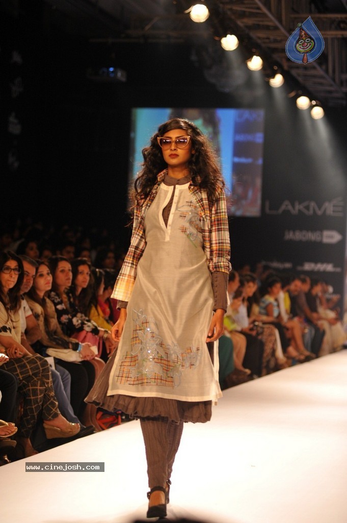 Hot Bolly Celebs Walks the Ramp at LFW 2014 - 153 / 187 photos