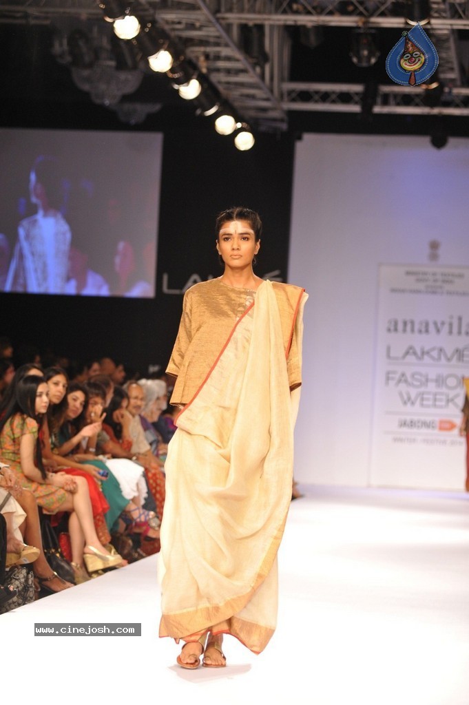 Hot Bolly Celebs Walks the Ramp at LFW 2014 - 155 / 187 photos