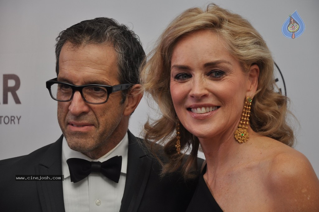 Hot Celebs at AMFAR Fund Raising Event - 14 / 38 photos