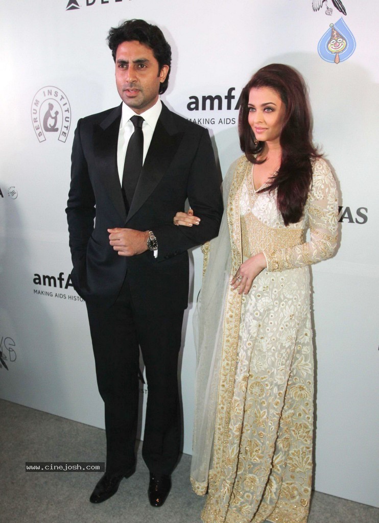Hot Celebs at AMFAR Fund Raising Event - 33 / 38 photos