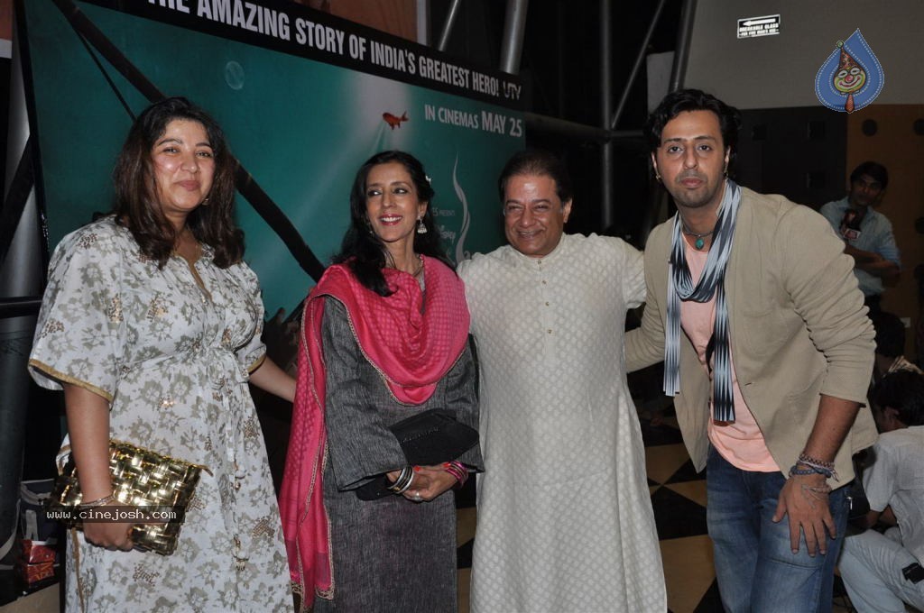 Hot Celebs at Arjun Movie Premiere - 10 / 36 photos