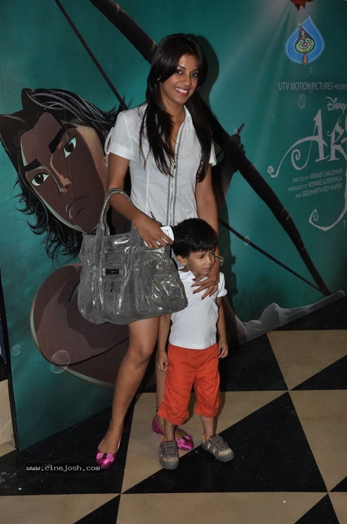 Hot Celebs at Arjun Movie Premiere - 20 / 36 photos