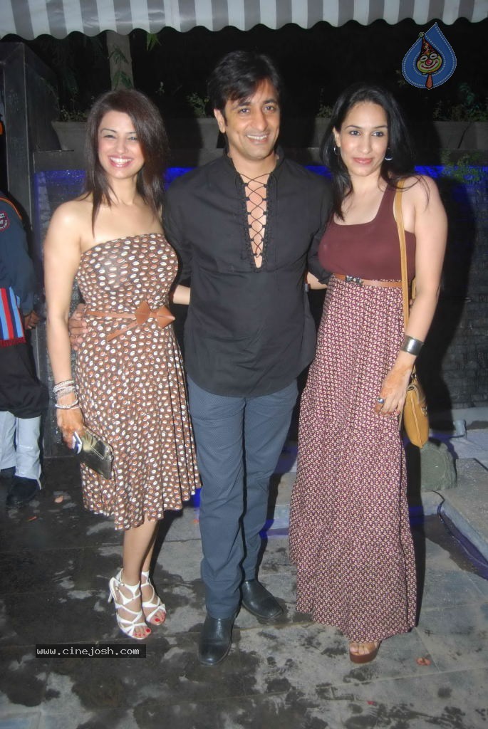 Hot Celebs at Cave Lounge Launch - 17 / 62 photos