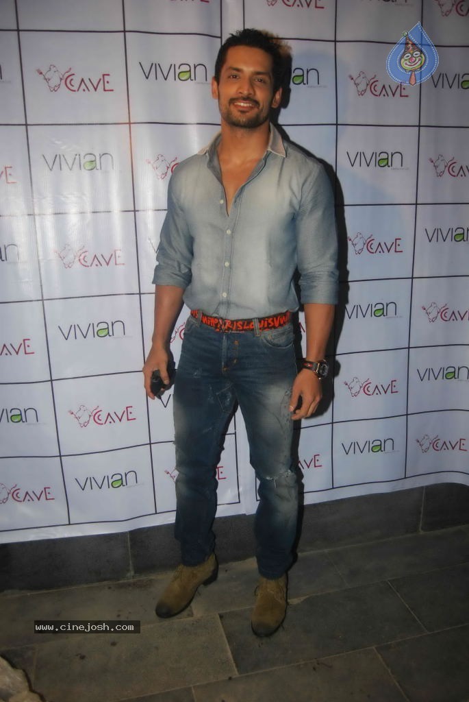 Hot Celebs at Cave Lounge Launch - 38 / 62 photos