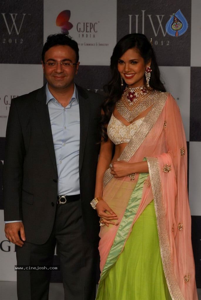 Hot Celebs at IIJW 2012 Show - 17 / 238 photos