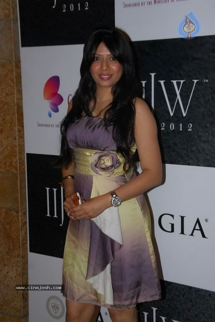 Hot Celebs at IIJW 2012 Show - 43 / 238 photos
