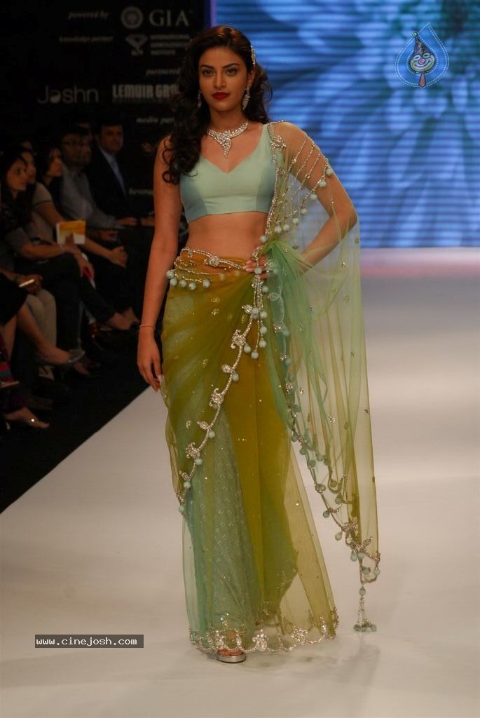 Hot Celebs at IIJW 2012 Show - 128 / 238 photos