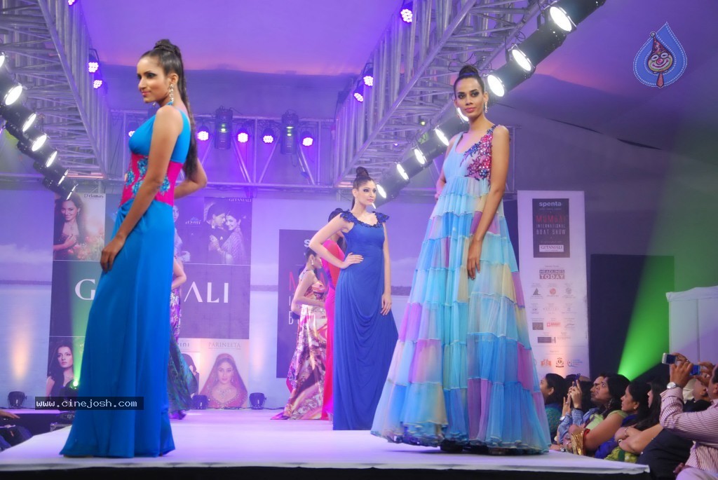 Hot Fashion Show at Gitanjali Boat Show - 33 / 101 photos