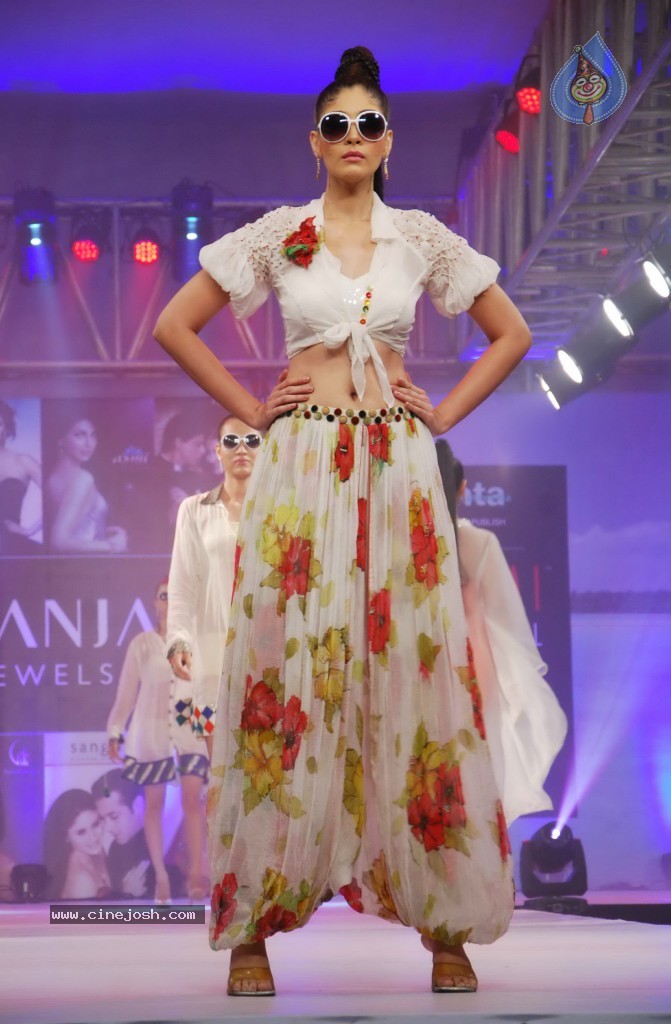 Hot Fashion Show at Gitanjali Boat Show - 51 / 101 photos