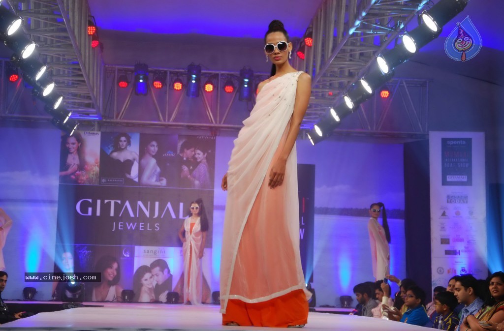 Hot Fashion Show at Gitanjali Boat Show - 54 / 101 photos
