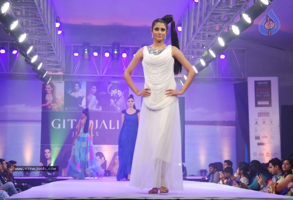 Hot Fashion Show at Gitanjali Boat Show - 95 / 101 photos
