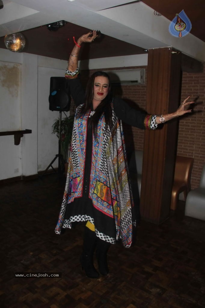 Hot Girls at Juhi n Sachin Shroff Party - 32 / 80 photos
