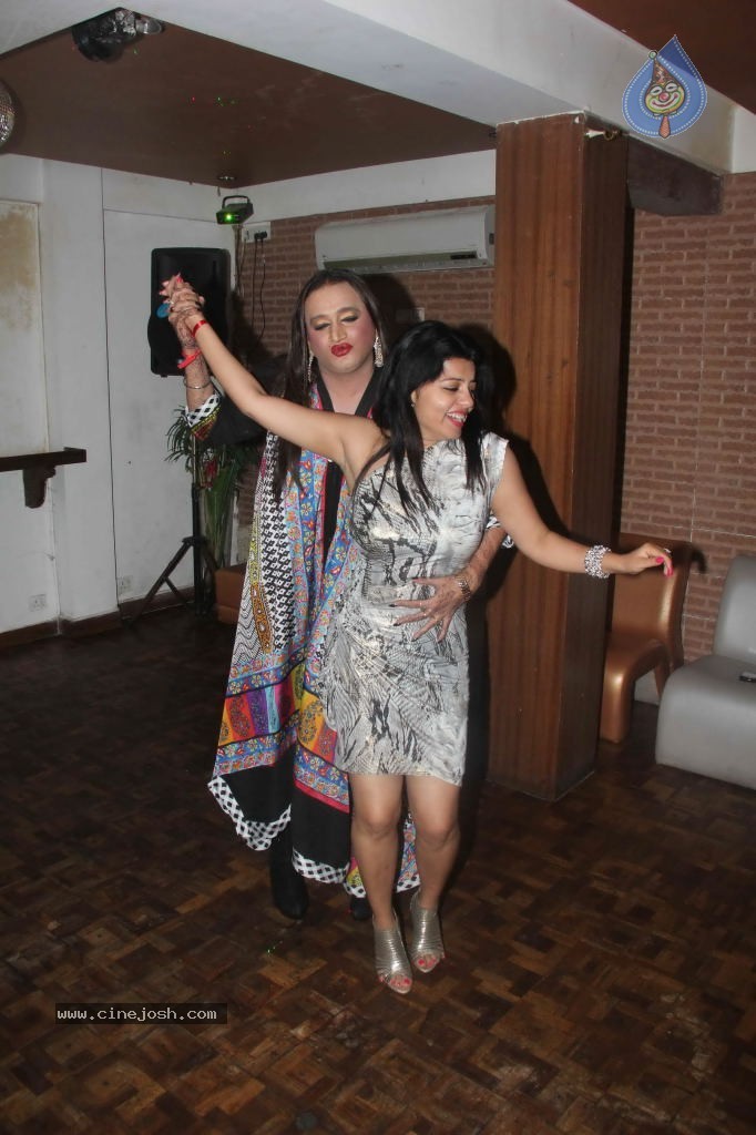 Hot Girls at Juhi n Sachin Shroff Party - 43 / 80 photos