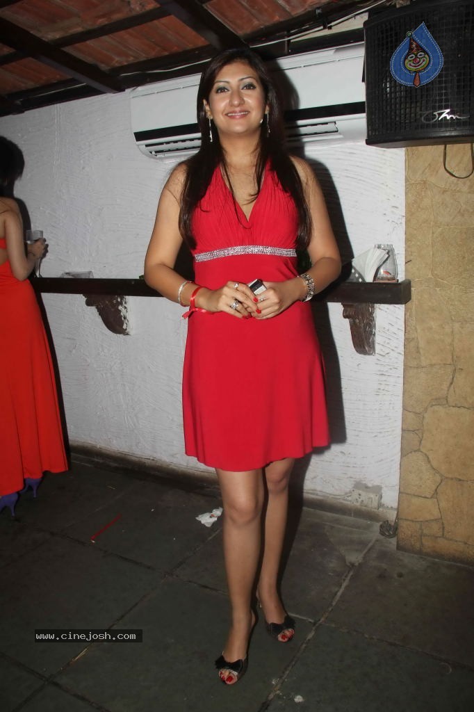 Hot Girls at Juhi n Sachin Shroff Party - 48 / 80 photos