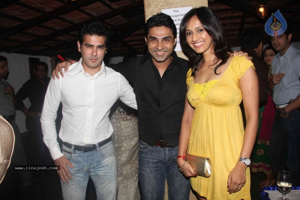 Hot Girls at Juhi n Sachin Shroff Party - 54 / 80 photos