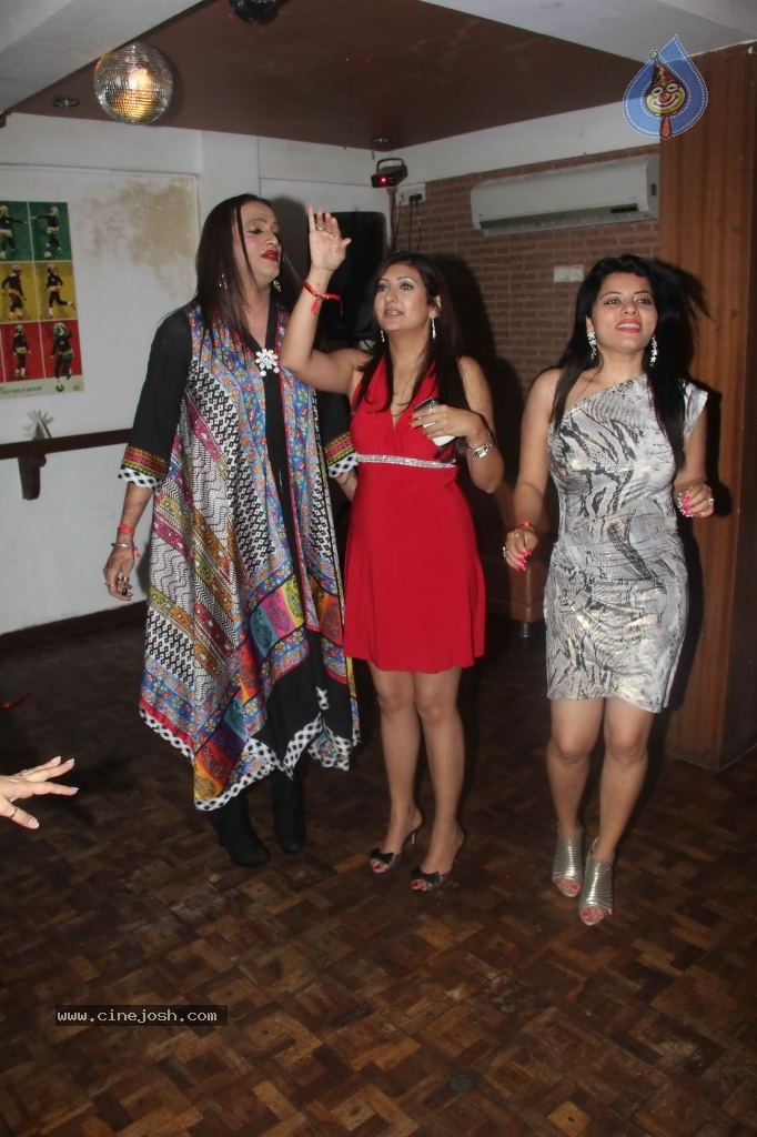 Hot Girls at Juhi n Sachin Shroff Party - 68 / 80 photos