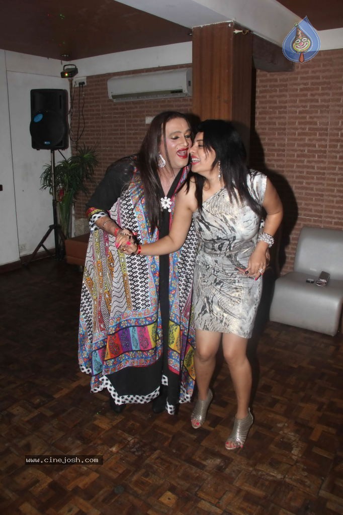 Hot Girls at Juhi n Sachin Shroff Party - 70 / 80 photos