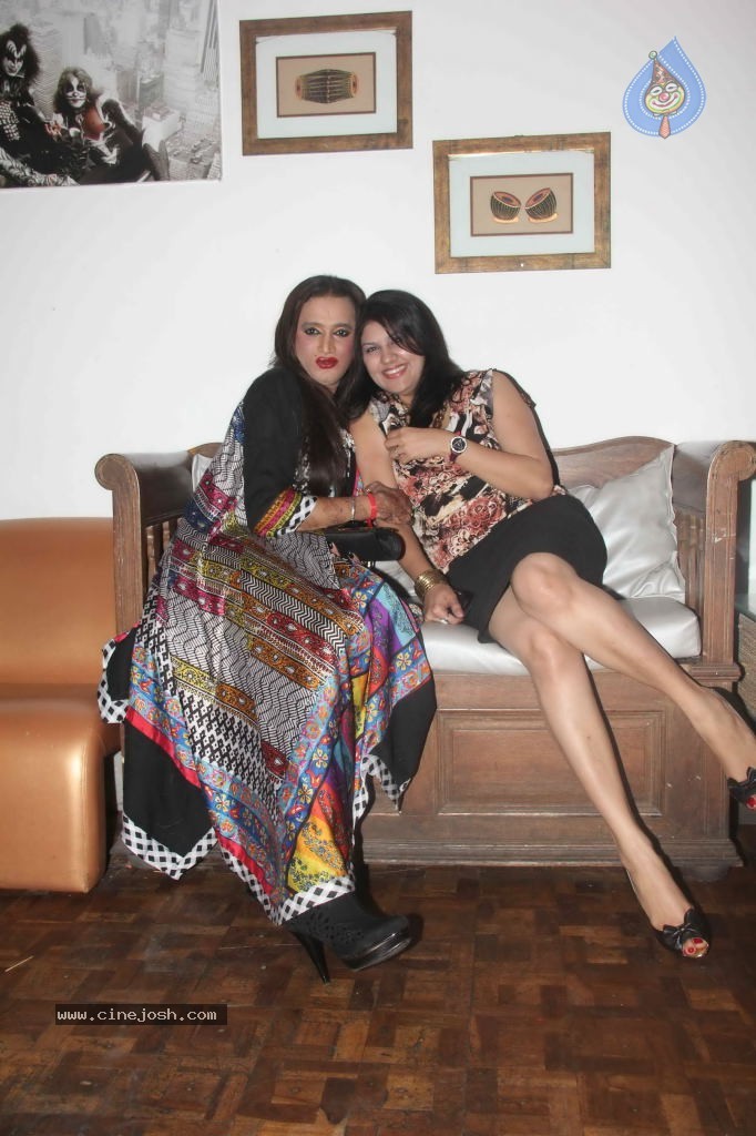 Hot Girls at Juhi n Sachin Shroff Party - 75 / 80 photos