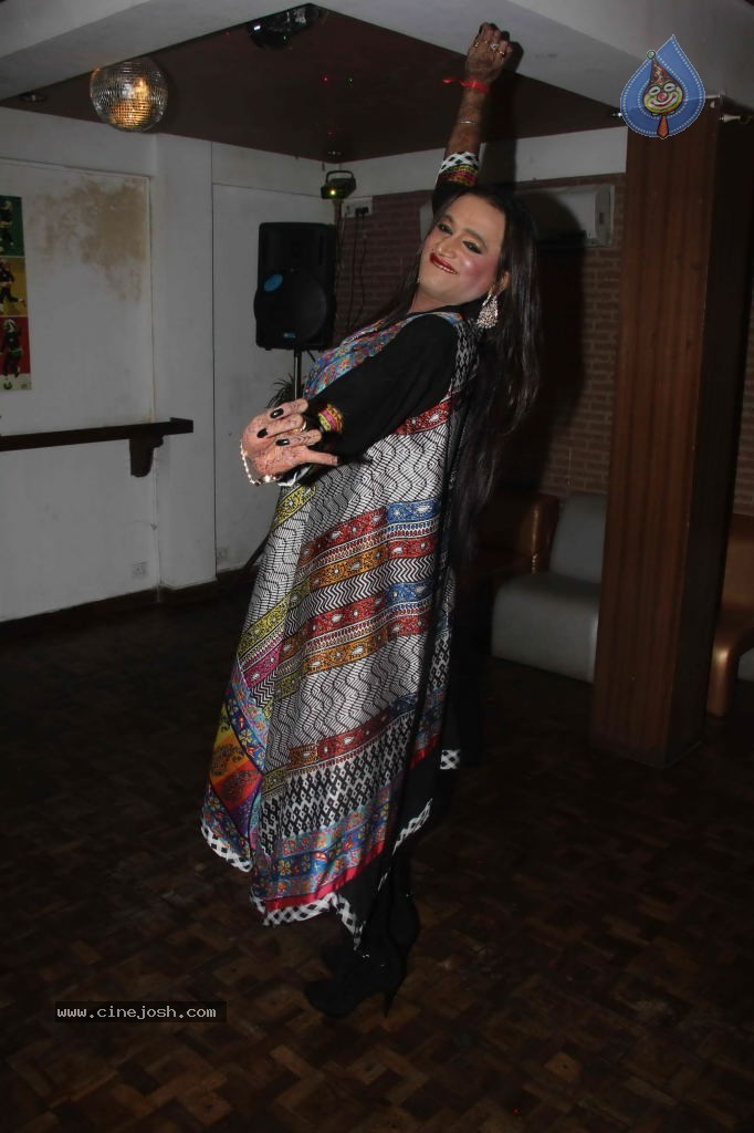 Hot Girls at Juhi n Sachin Shroff Party - 78 / 80 photos
