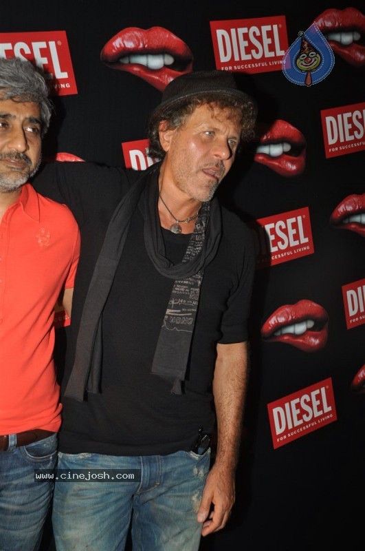 Sania, Shoaib n Hot Bolly Celebs at Diesel Store Launch - 30 / 48 photos