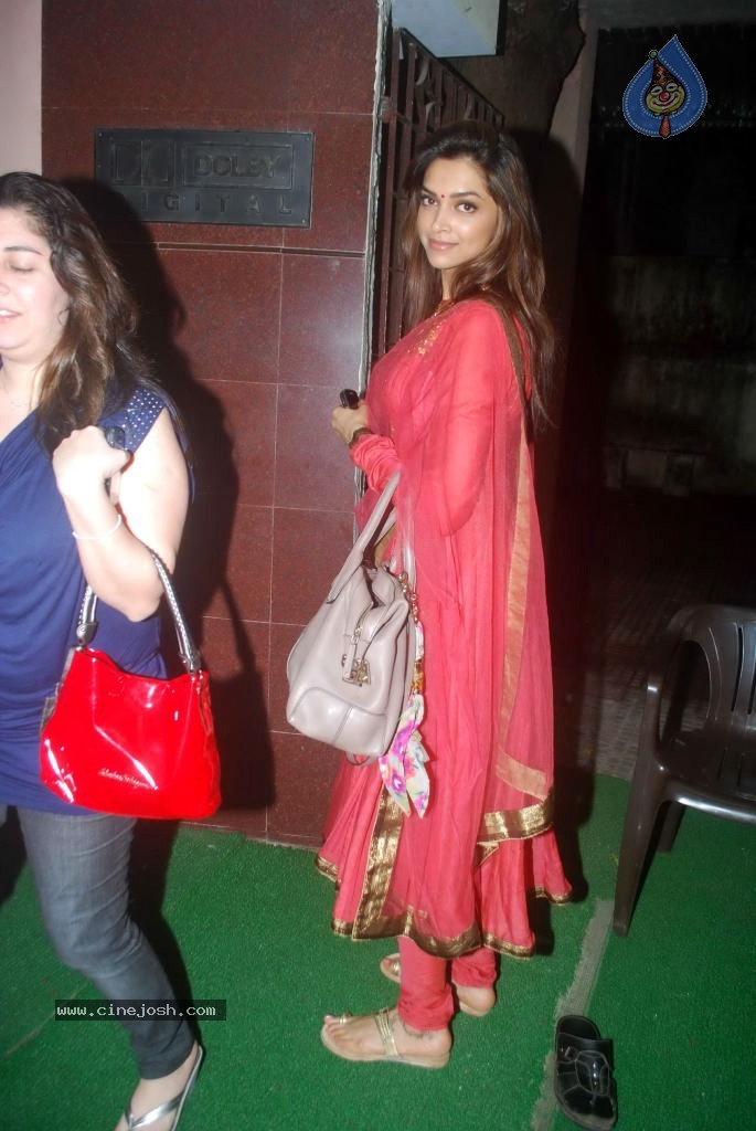 Deepika and Siddharth at Aarakshan Movie Special Show - 15 / 16 photos