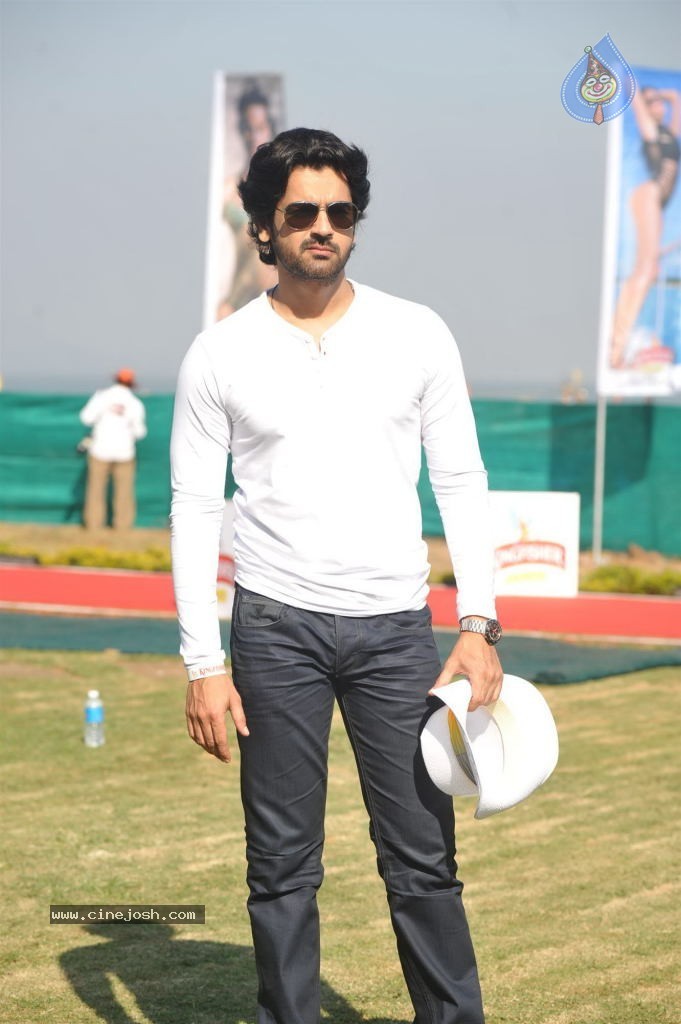 Hot Models at Kingfisher Calendar 2014 Launch - 39 / 123 photos