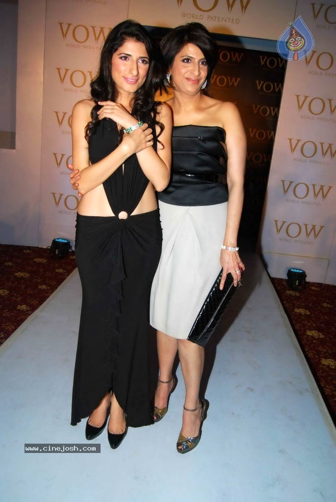 Hot Models at Varuna D Jani Collection Launch - 36 / 39 photos