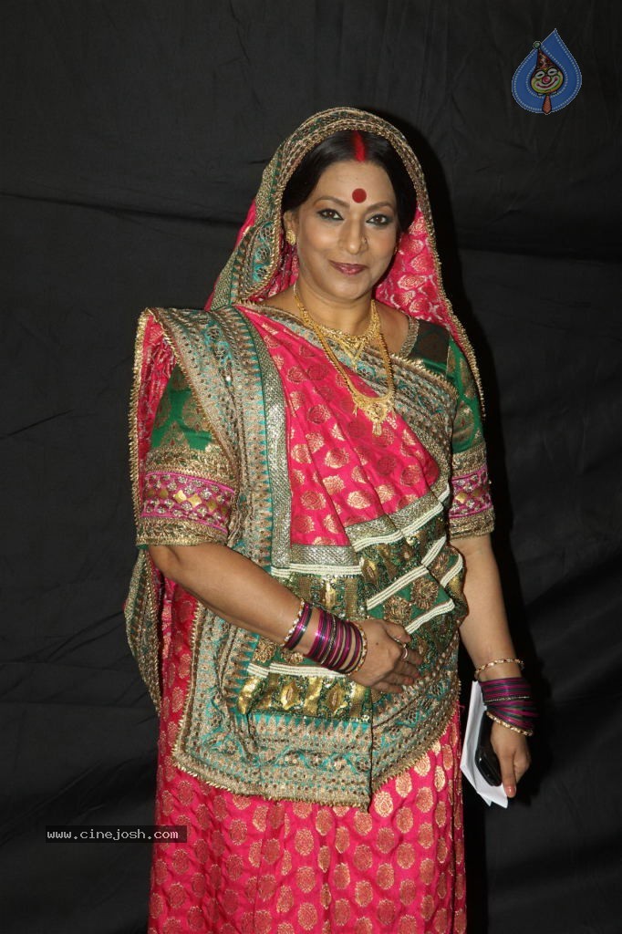 Hot TV Celebs at Indian Telly Awards 2012 - 74 / 106 photos