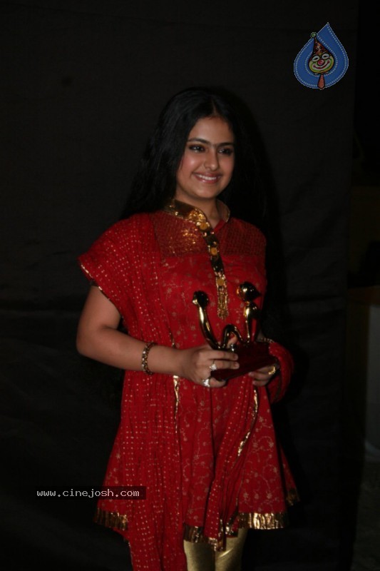Hottest Bolly Starlets at Waves Concert - 26 / 43 photos