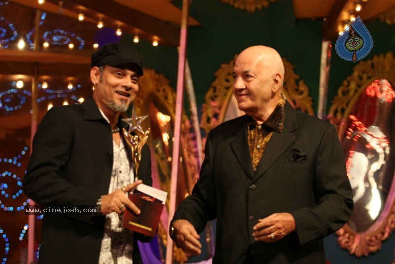 Hottest Bollywood Stars At Sony Max Stardust Awards - 27 / 99 photos
