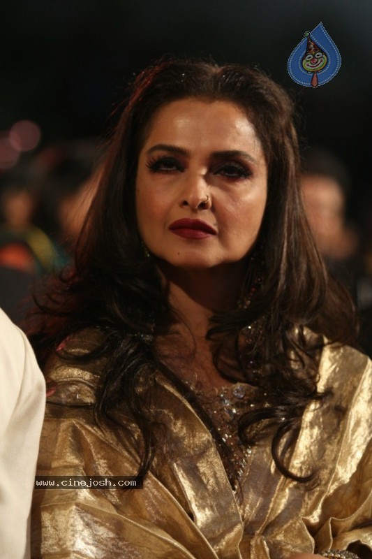 Hottest Bollywood Stars At Sony Max Stardust Awards - 33 / 99 photos