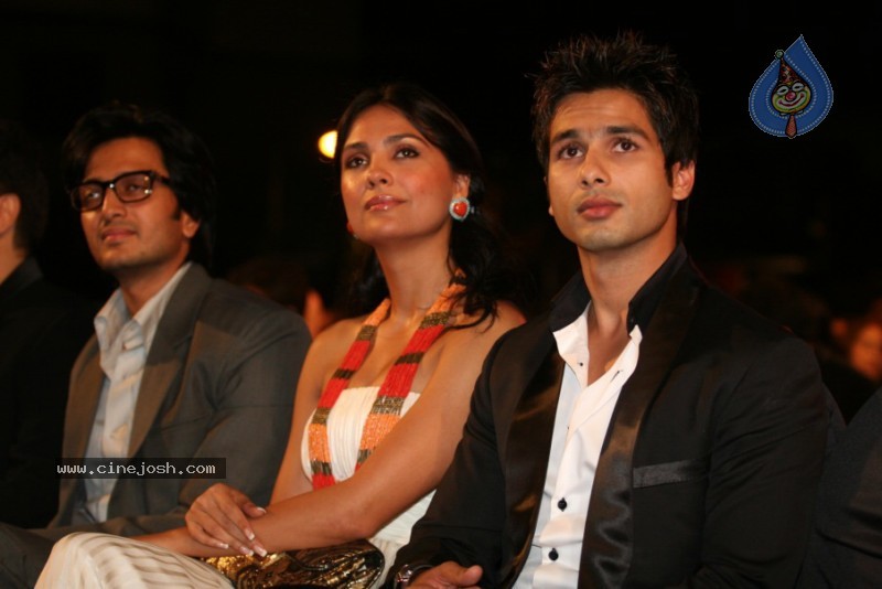 Hottest Bollywood Stars At Sony Max Stardust Awards - 37 / 99 photos