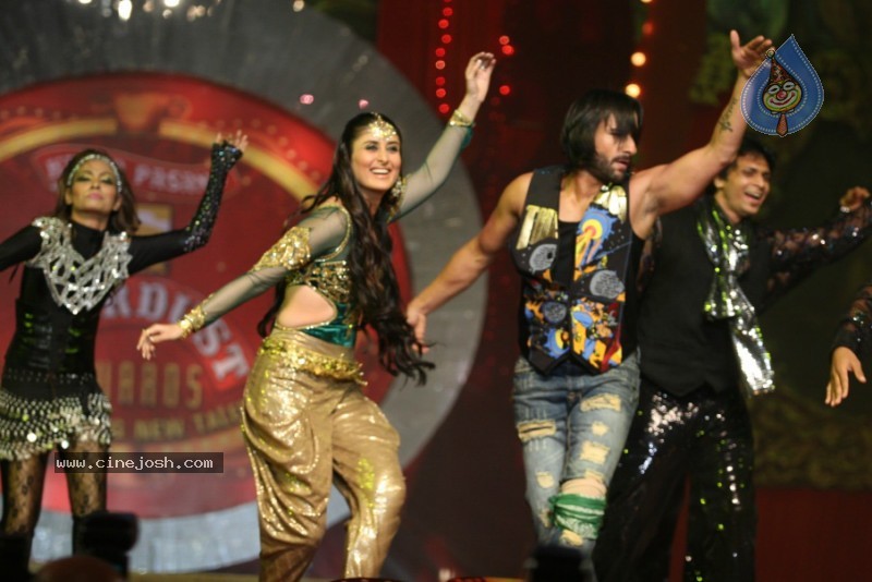 Hottest Bollywood Stars At Sony Max Stardust Awards - 41 / 99 photos