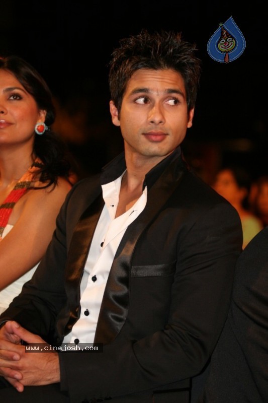 Hottest Bollywood Stars At Sony Max Stardust Awards - 60 / 99 photos