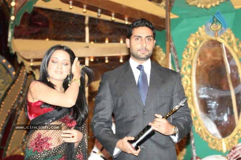 Hottest Bollywood Stars At Sony Max Stardust Awards - 66 / 99 photos