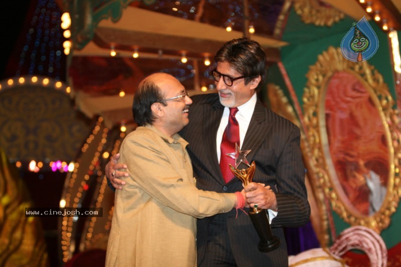 Hottest Bollywood Stars At Sony Max Stardust Awards - 71 / 99 photos