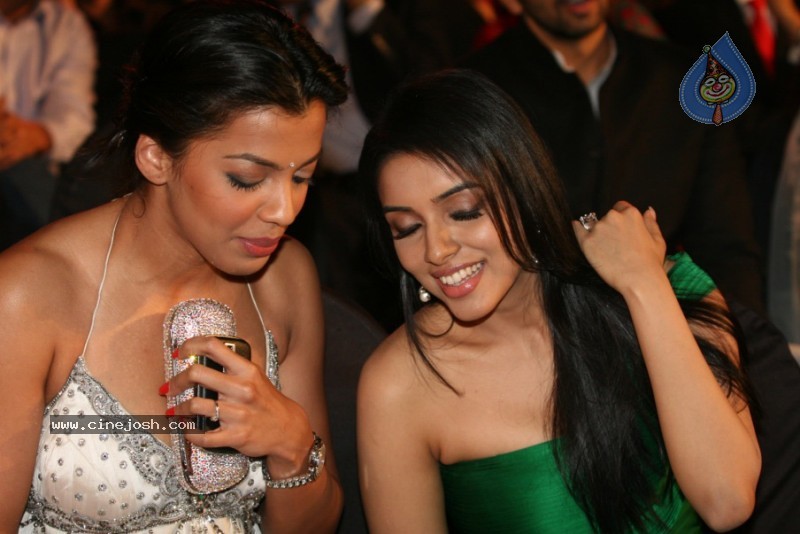 Hottest Bollywood Stars At Sony Max Stardust Awards - 72 / 99 photos