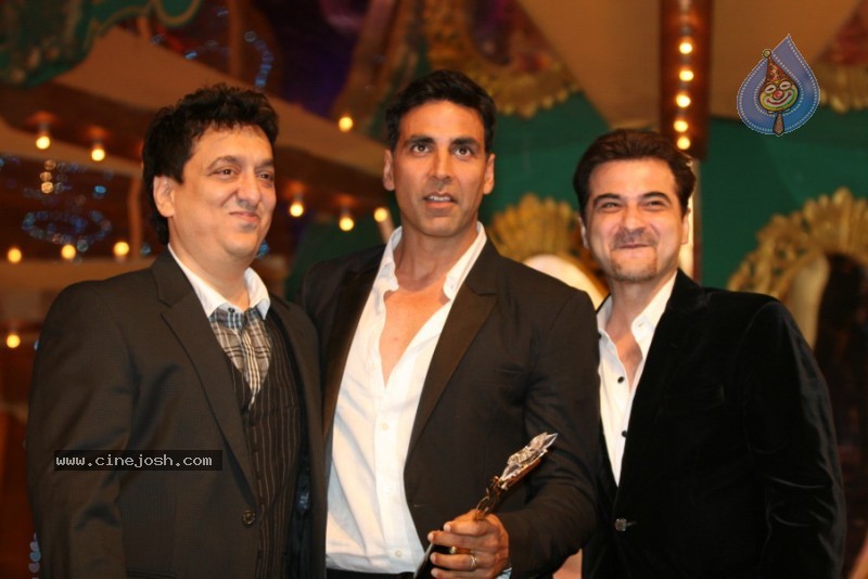 Hottest Bollywood Stars At Sony Max Stardust Awards - 87 / 99 photos