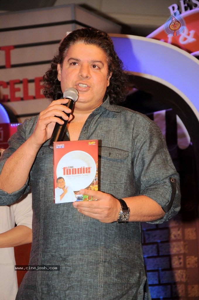 Housefull 2 Stars at Times Now Foodie Awards - 39 / 63 photos