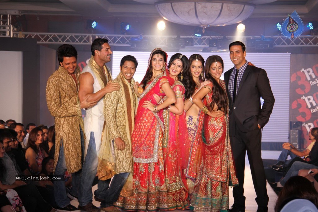 Housefull 2 Stars Rock the Ramp  - 7 / 31 photos