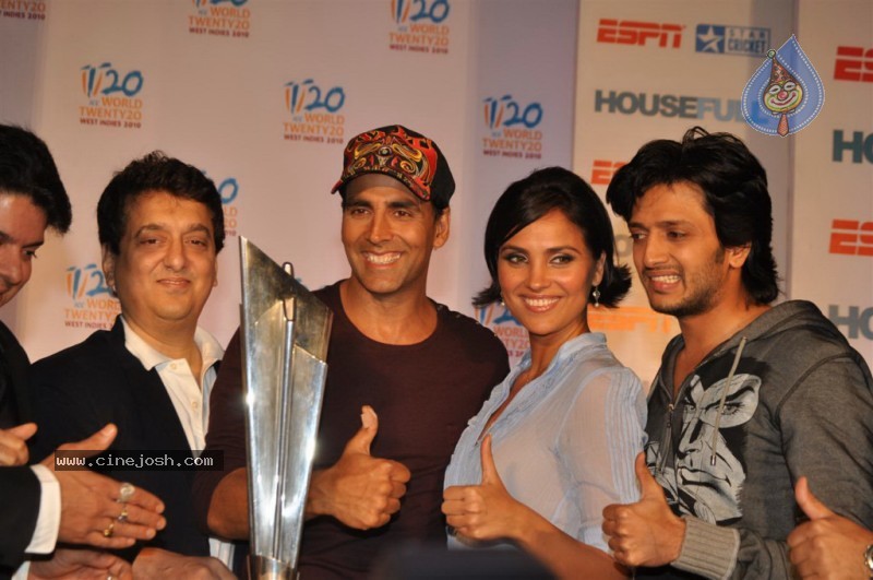 Housefull Movie Starcast at ICC T20 World Cup Event - 18 / 42 photos