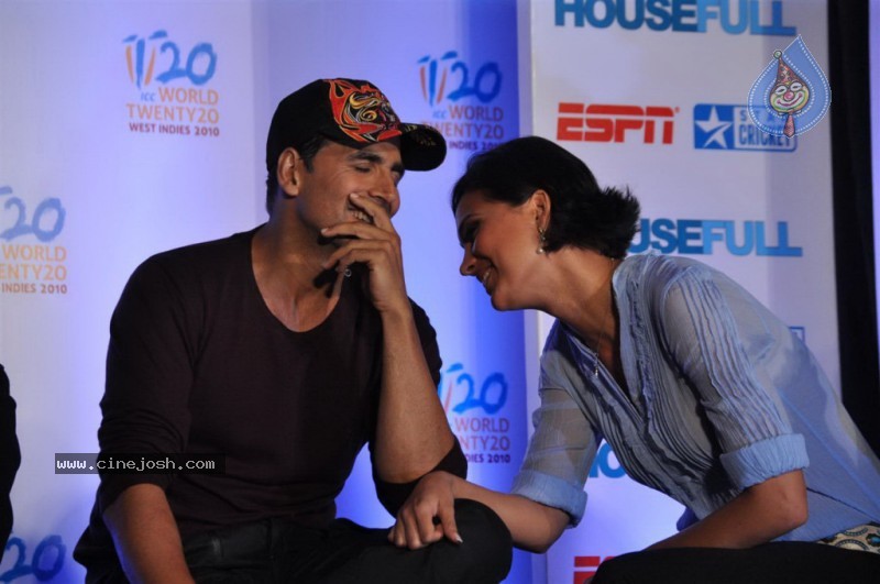 Housefull Movie Starcast at ICC T20 World Cup Event - 20 / 42 photos