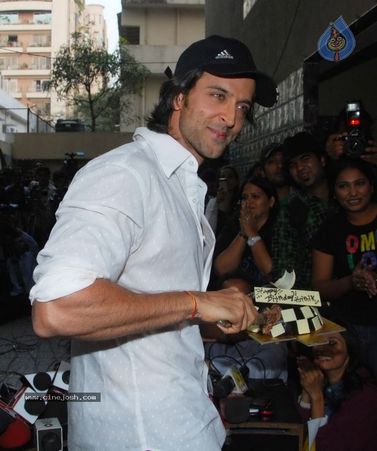 Hrithik Roshan Bday Event - 10 / 27 photos