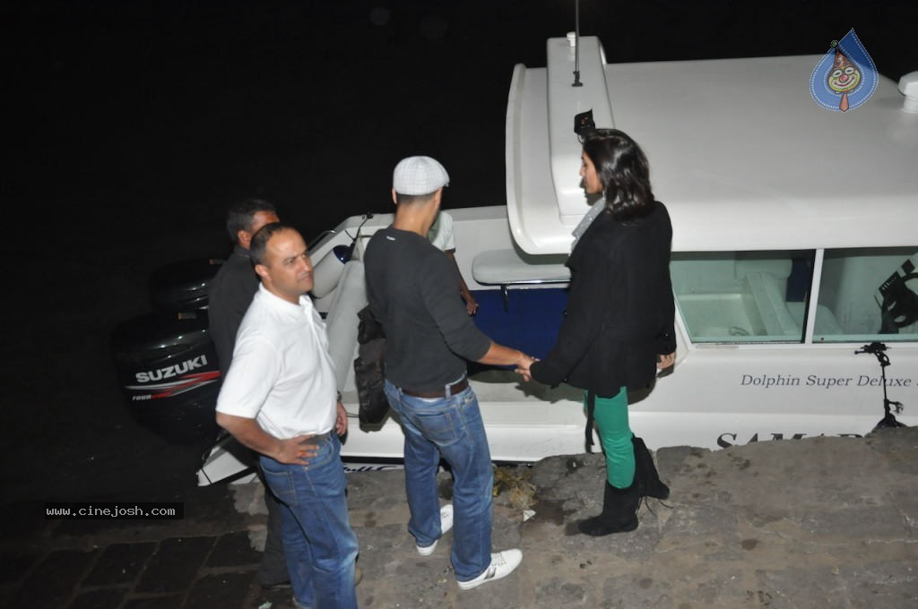 Hrithik Roshan Birthday Party - 7 / 75 photos
