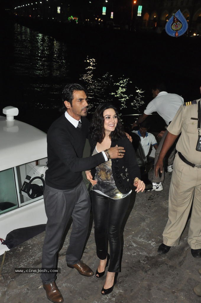 Hrithik Roshan Birthday Party - 24 / 75 photos