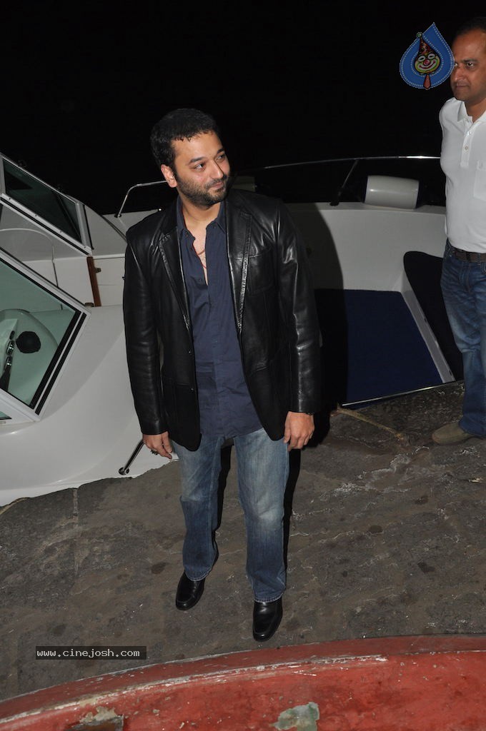Hrithik Roshan Birthday Party - 33 / 75 photos
