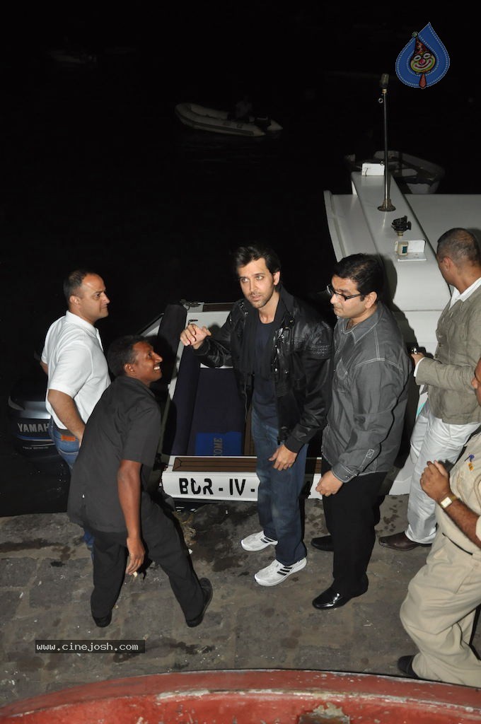 Hrithik Roshan Birthday Party - 37 / 75 photos
