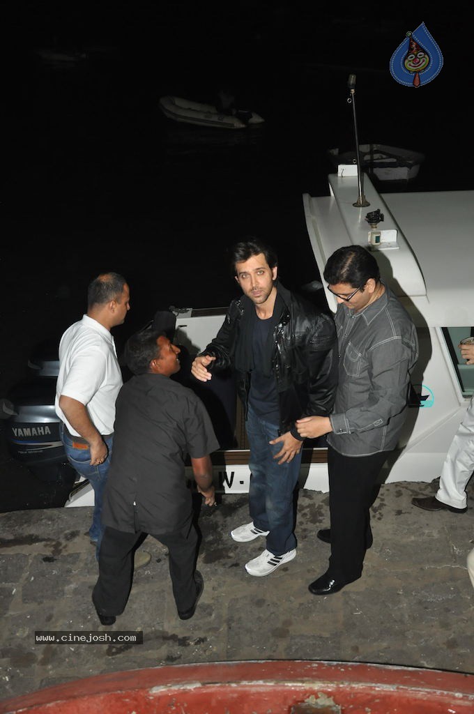 Hrithik Roshan Birthday Party - 39 / 75 photos