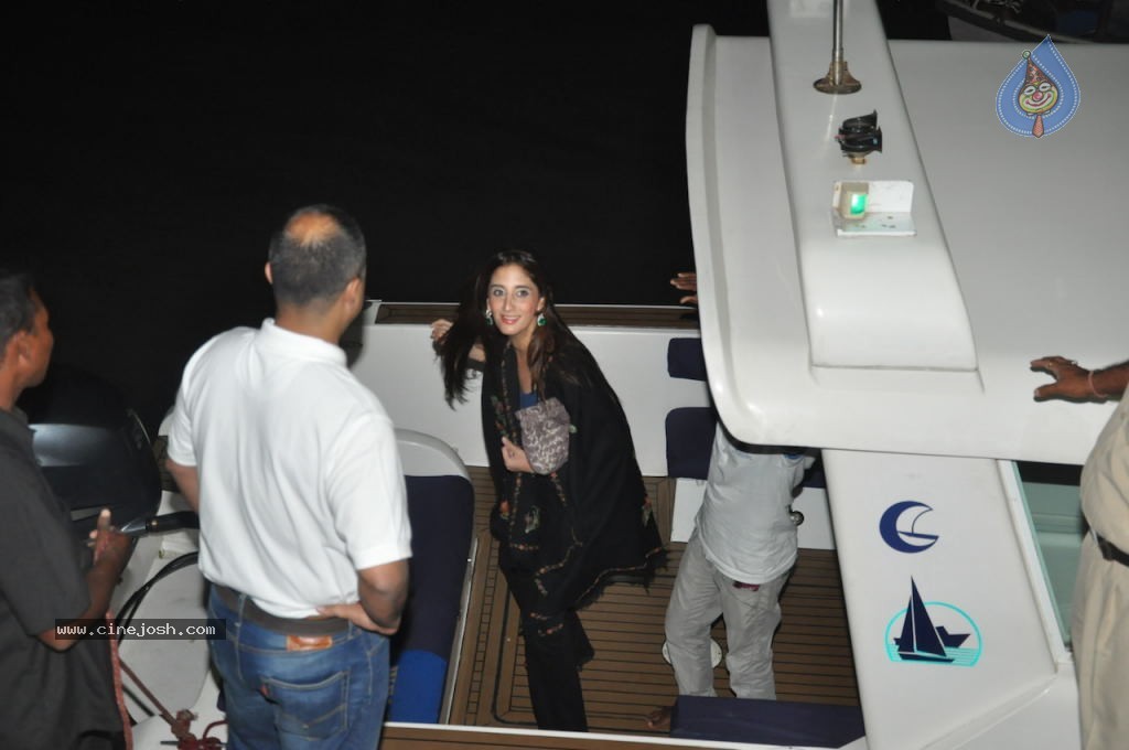 Hrithik Roshan Birthday Party - 42 / 75 photos